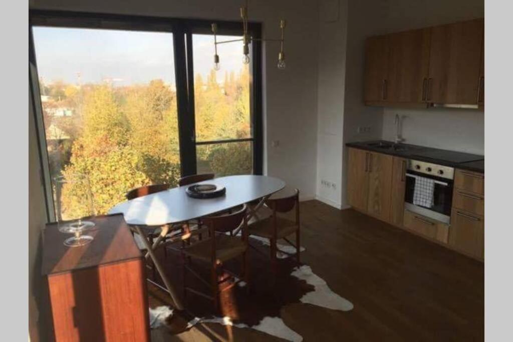 Apartamento 2 Bedroom Mauerpark-apartment, Mitte View Calendar Berlim