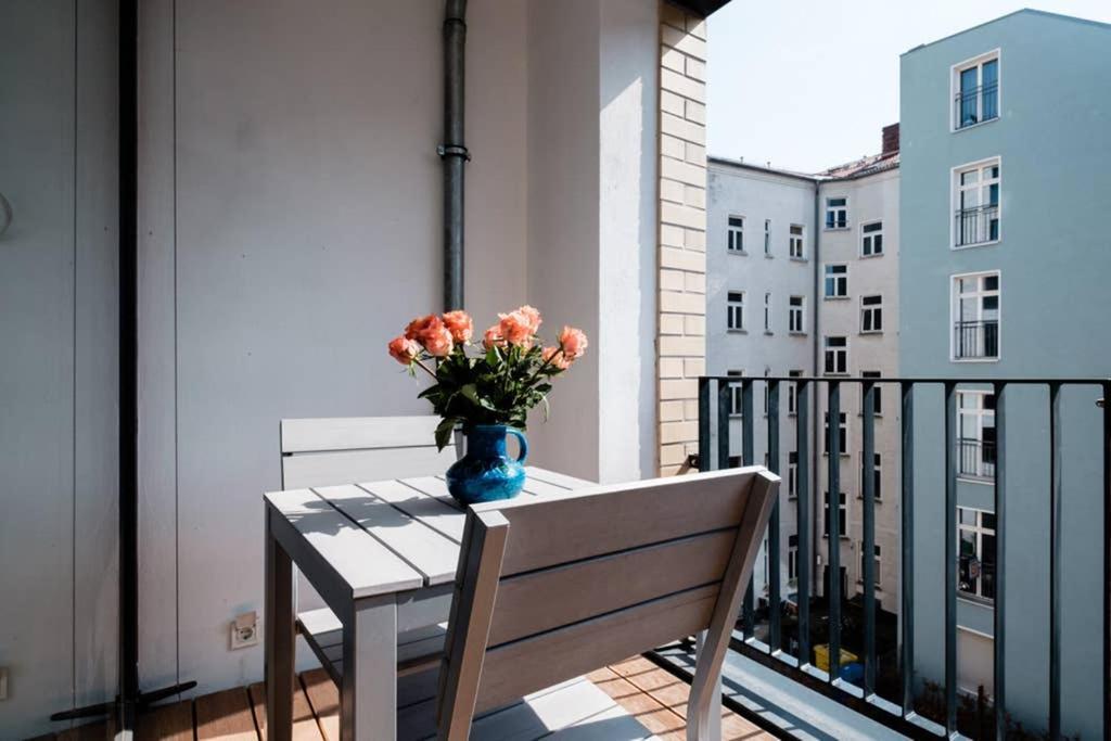 Apartamento 2 Bedroom Mauerpark-apartment, Mitte View Calendar