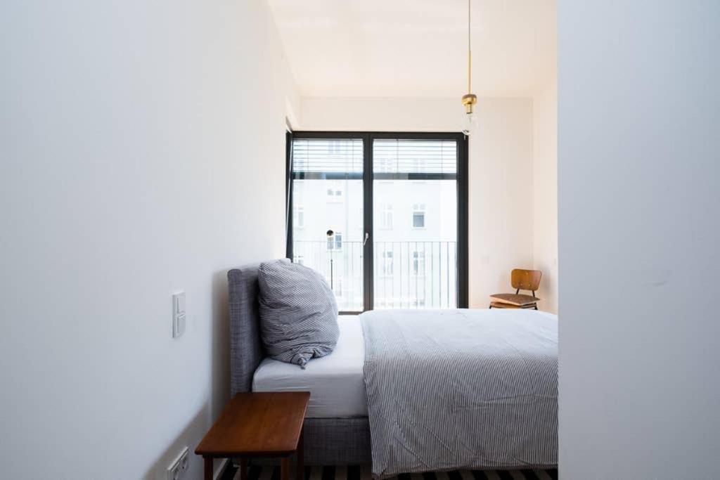 2 Bedroom Mauerpark-apartment, Mitte View Calendar Apartamento