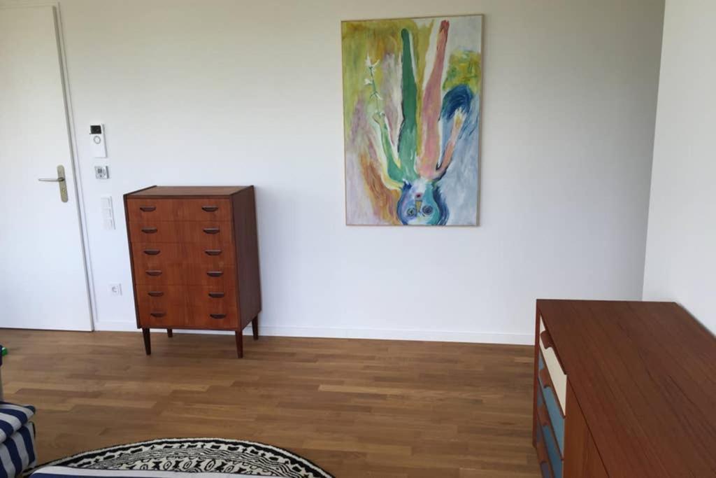 2 Bedroom Mauerpark-apartment, Mitte View Calendar Apartamento Berlim