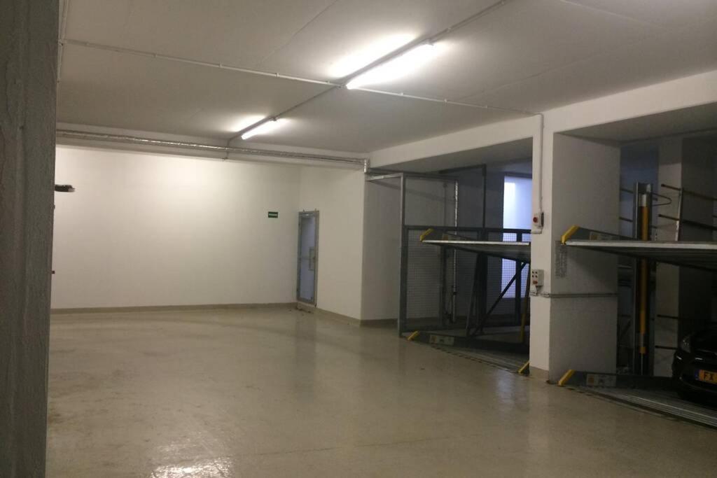 2 Bedroom Mauerpark-apartment, Mitte View Calendar * Berlim
