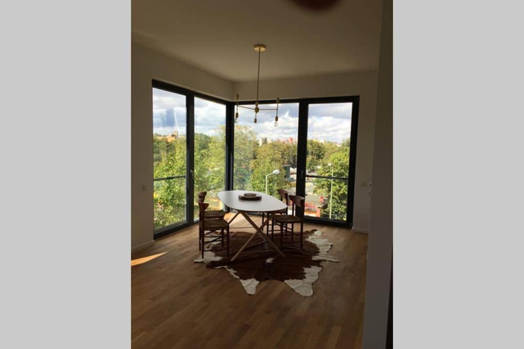 Apartamento 2 Bedroom Mauerpark-apartment, Mitte View Calendar *