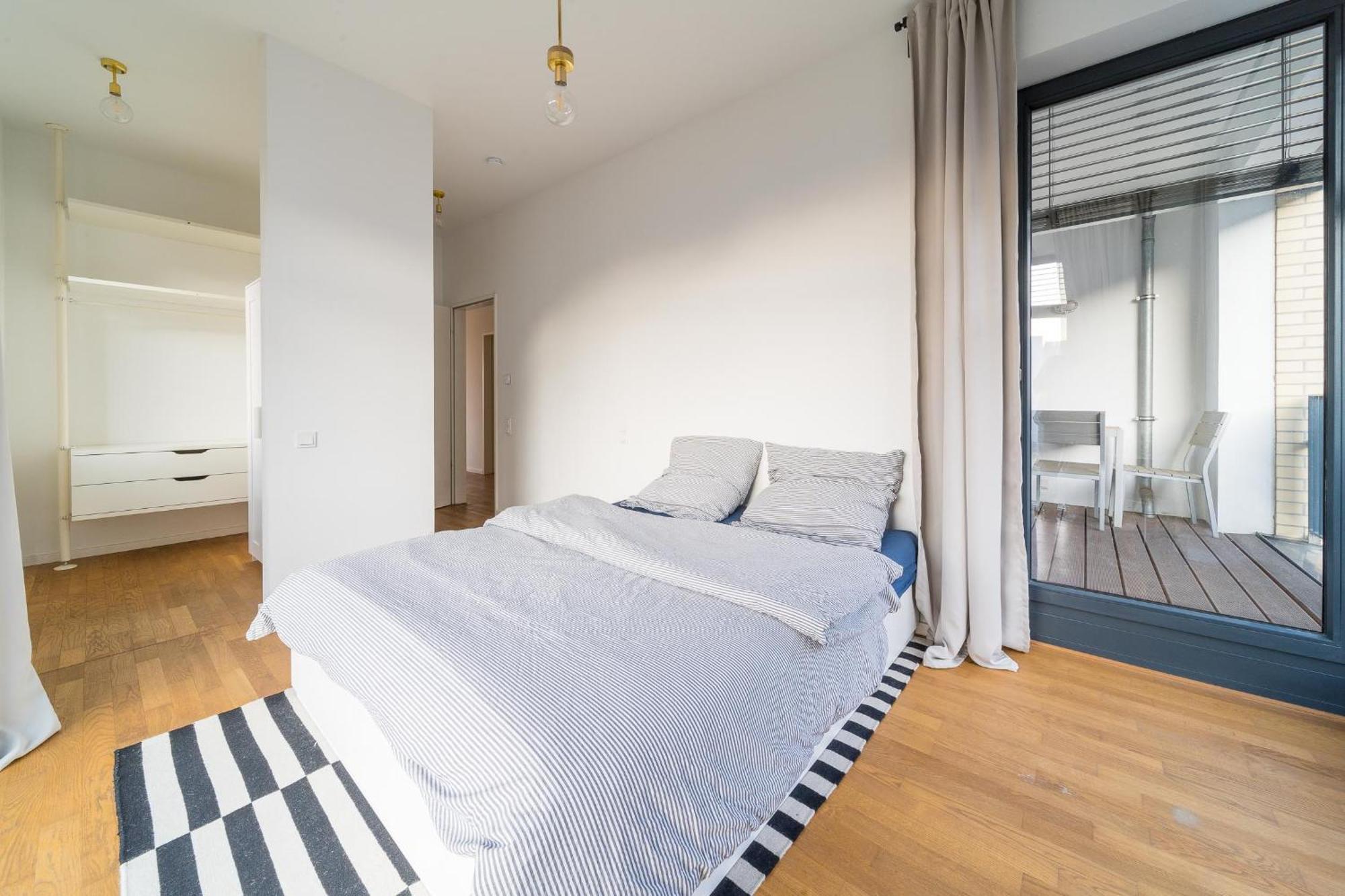 2 Bedroom Mauerpark-apartment, Mitte View Calendar Apartamento