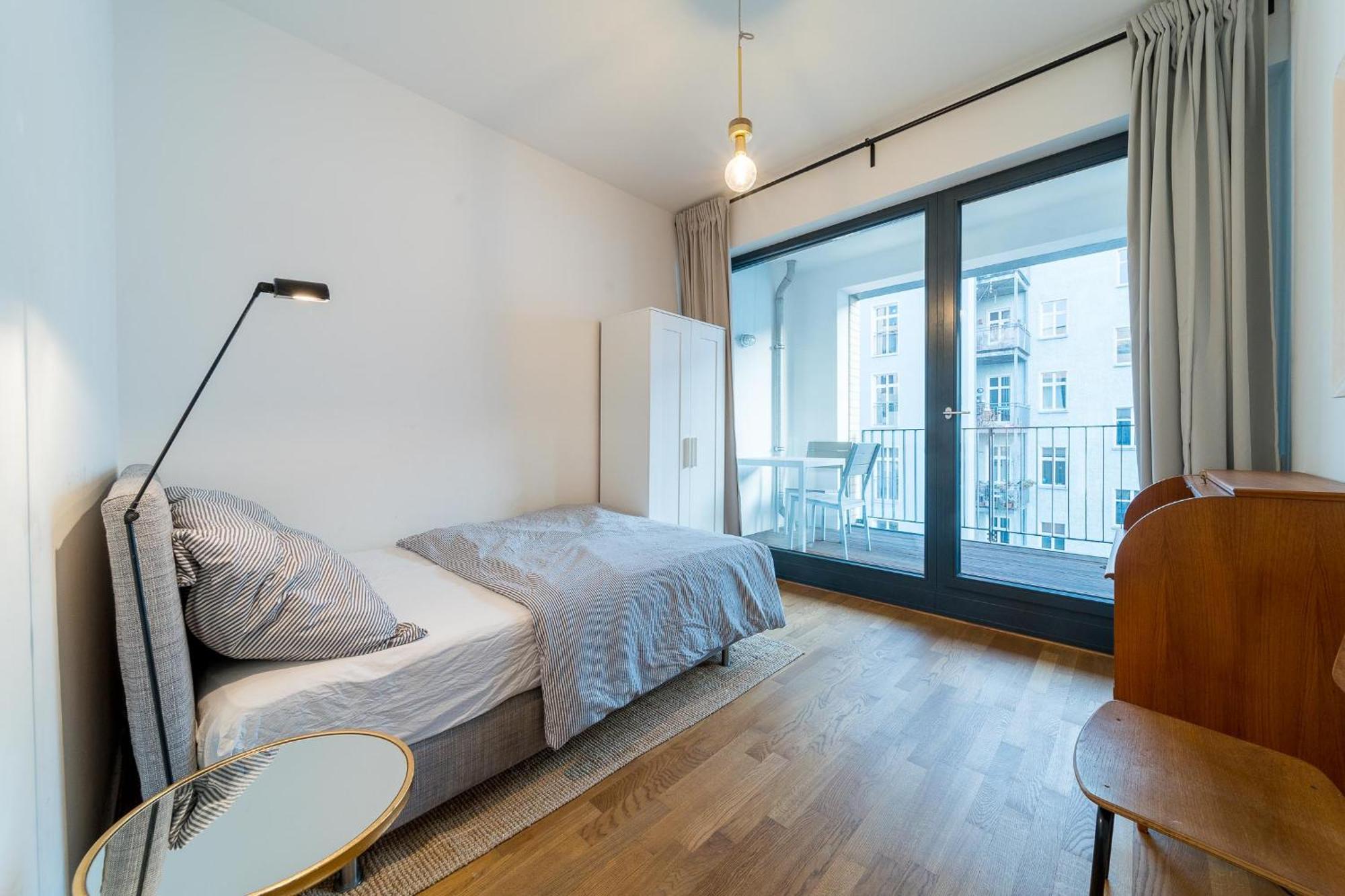 2 Bedroom Mauerpark-apartment, Mitte View Calendar Berlim