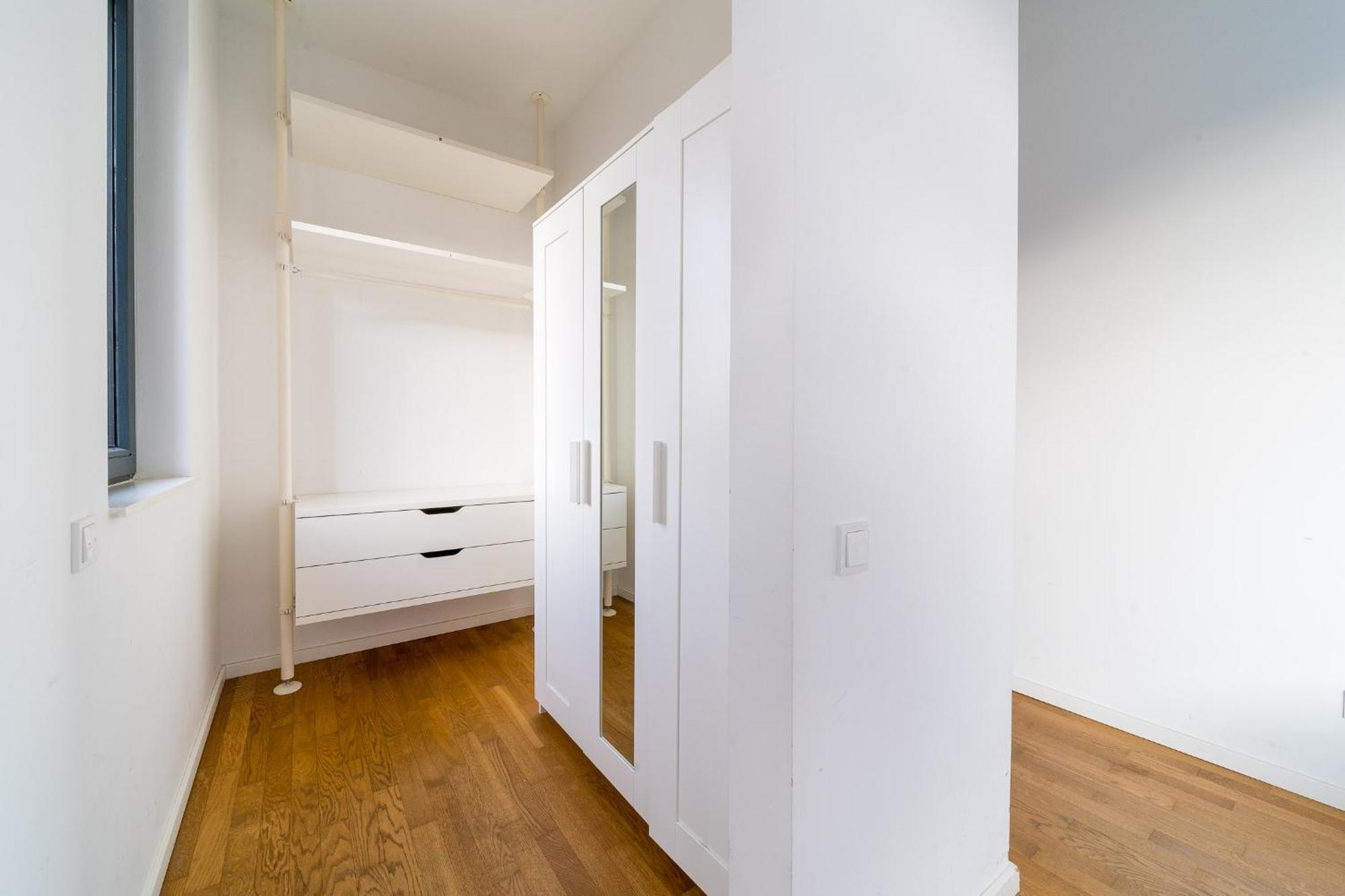2 Bedroom Mauerpark-apartment, Mitte View Calendar Apartamento
