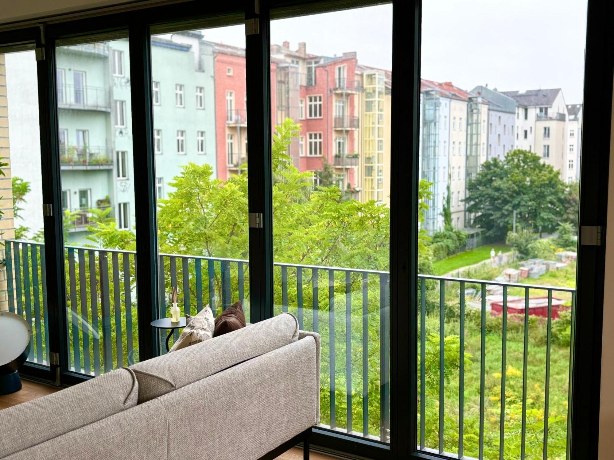 2 Bedroom Mauerpark-apartment, Mitte View Calendar Apartamento Berlim