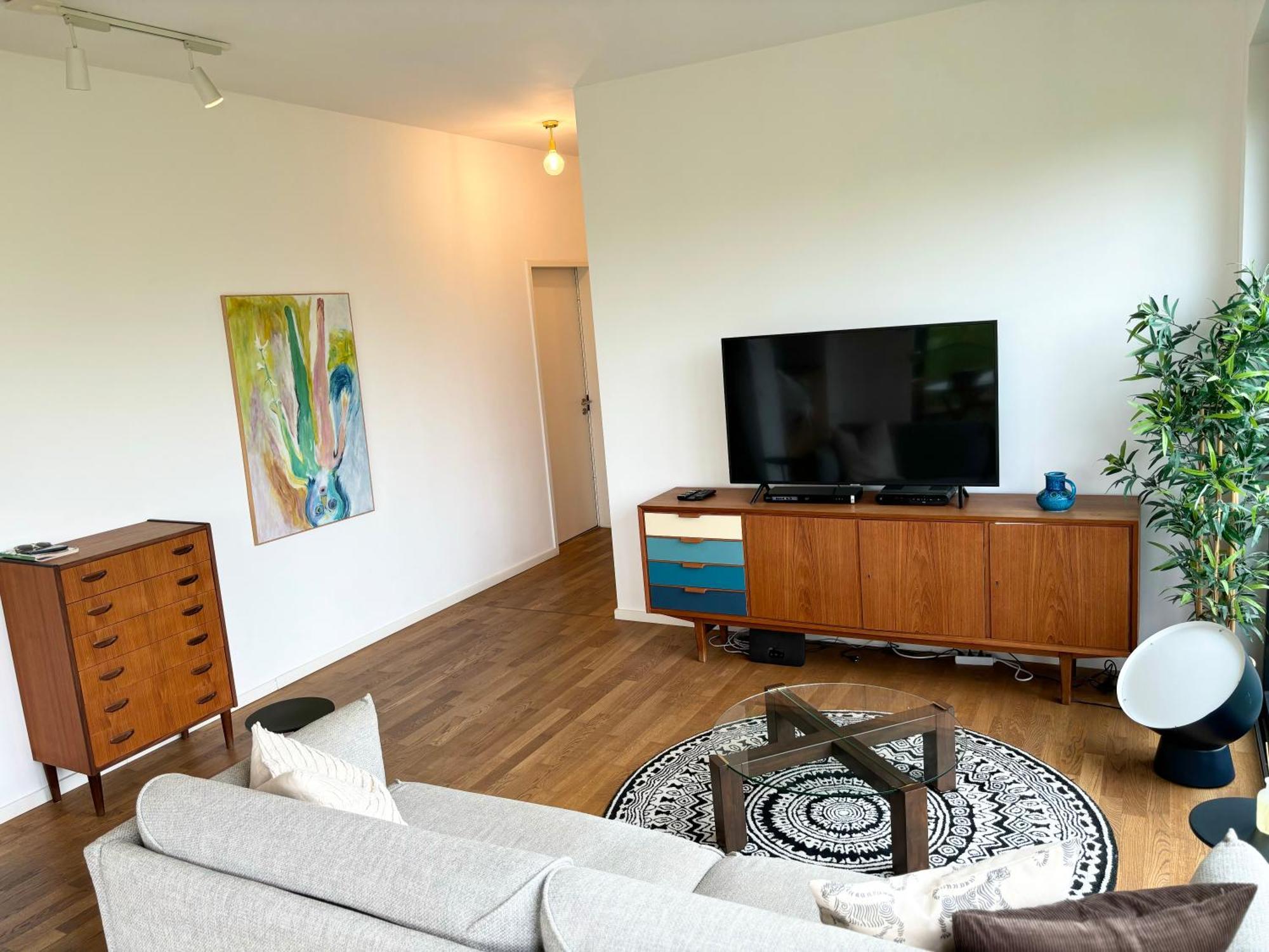 2 Bedroom Mauerpark-apartment, Mitte View Calendar * Berlim