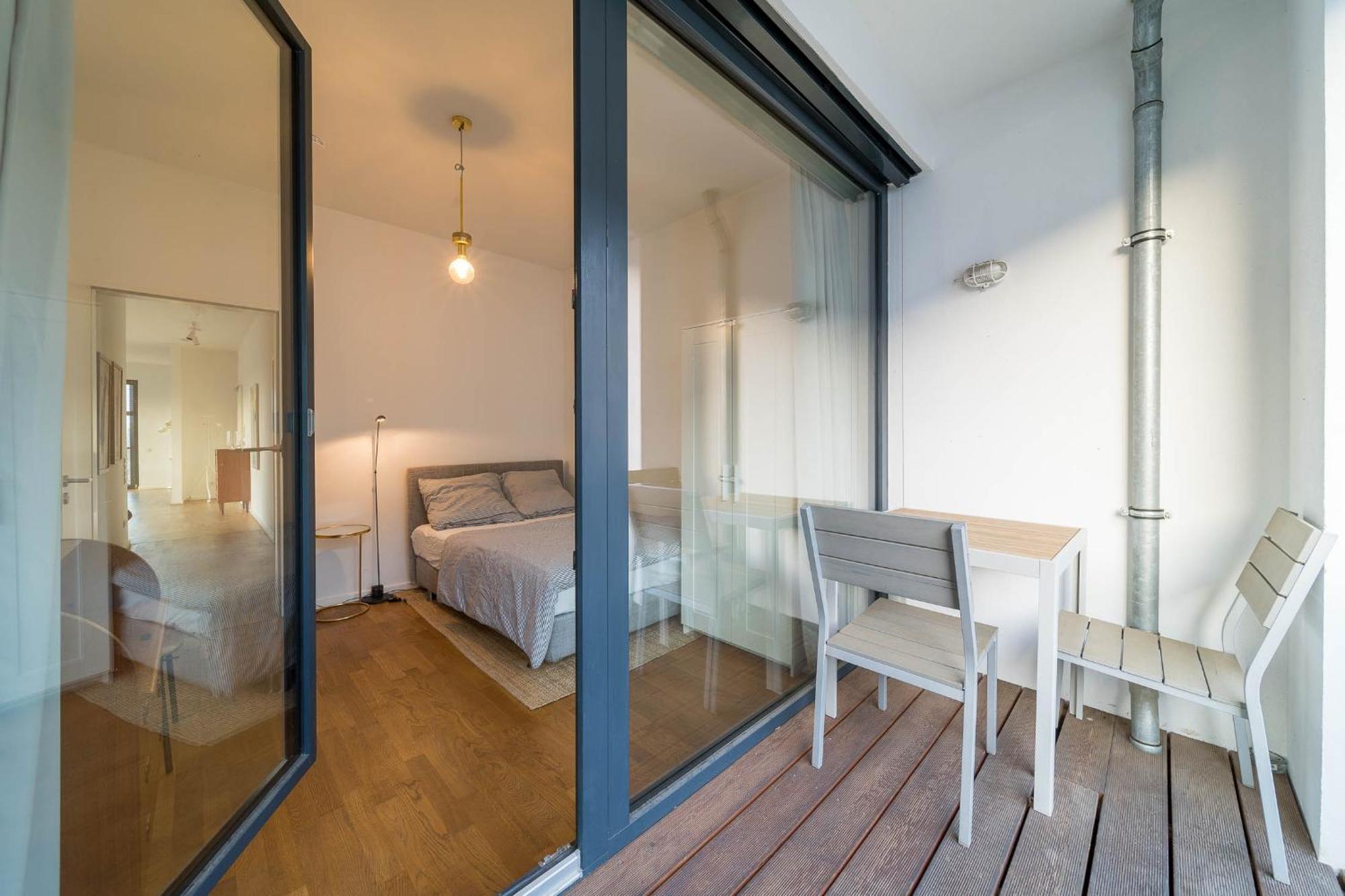 2 Bedroom Mauerpark-apartment, Mitte View Calendar Apartamento