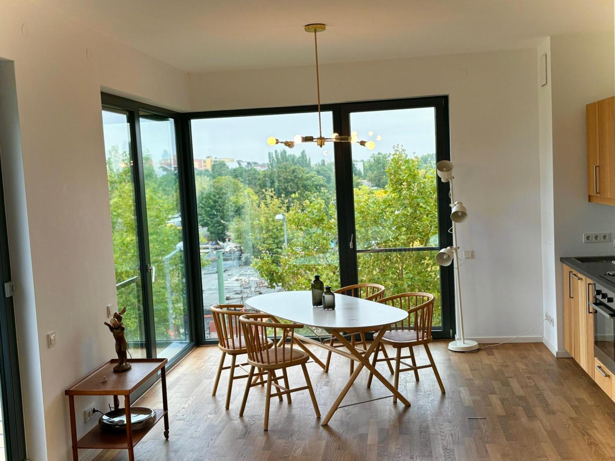 2 Bedroom Mauerpark-apartment, Mitte View Calendar Berlim