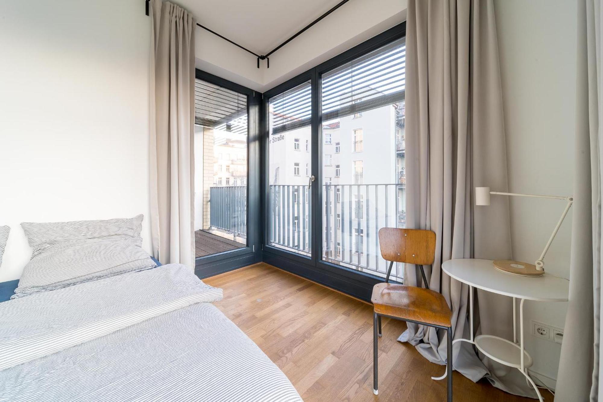 2 Bedroom Mauerpark-apartment, Mitte View Calendar Apartamento *