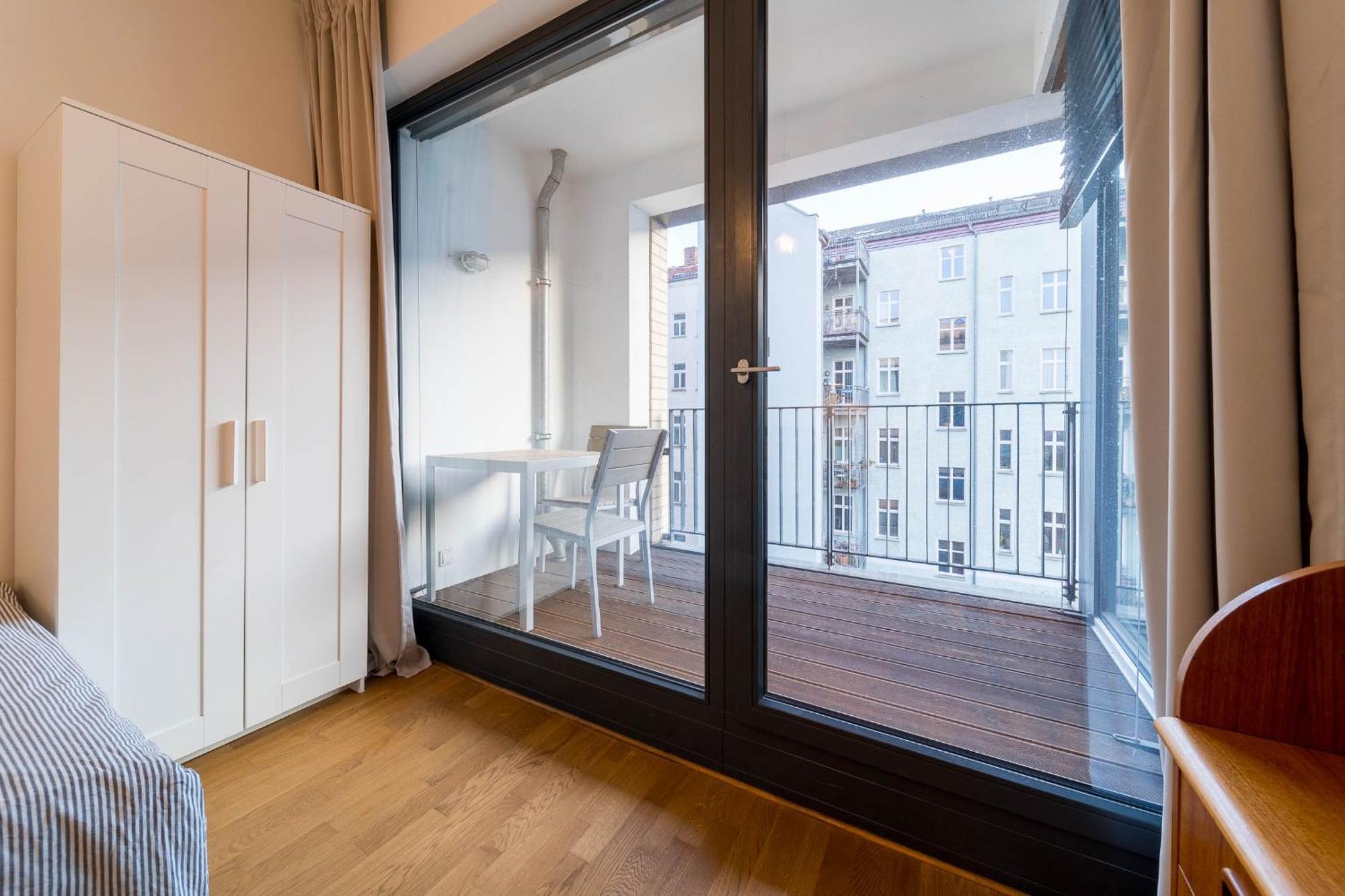Apartamento 2 Bedroom Mauerpark-apartment, Mitte View Calendar Berlim