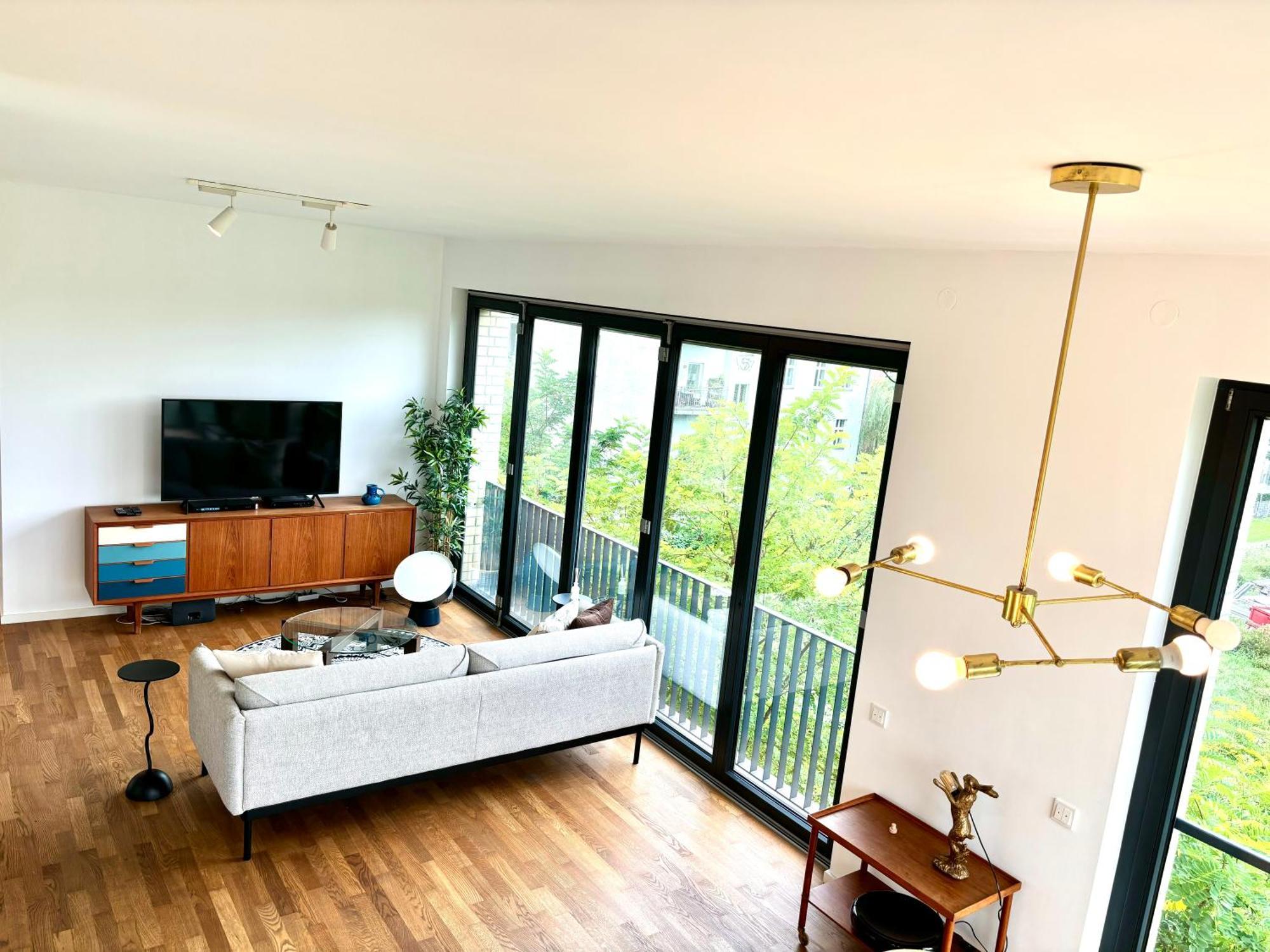 2 Bedroom Mauerpark-apartment, Mitte View Calendar * Berlim