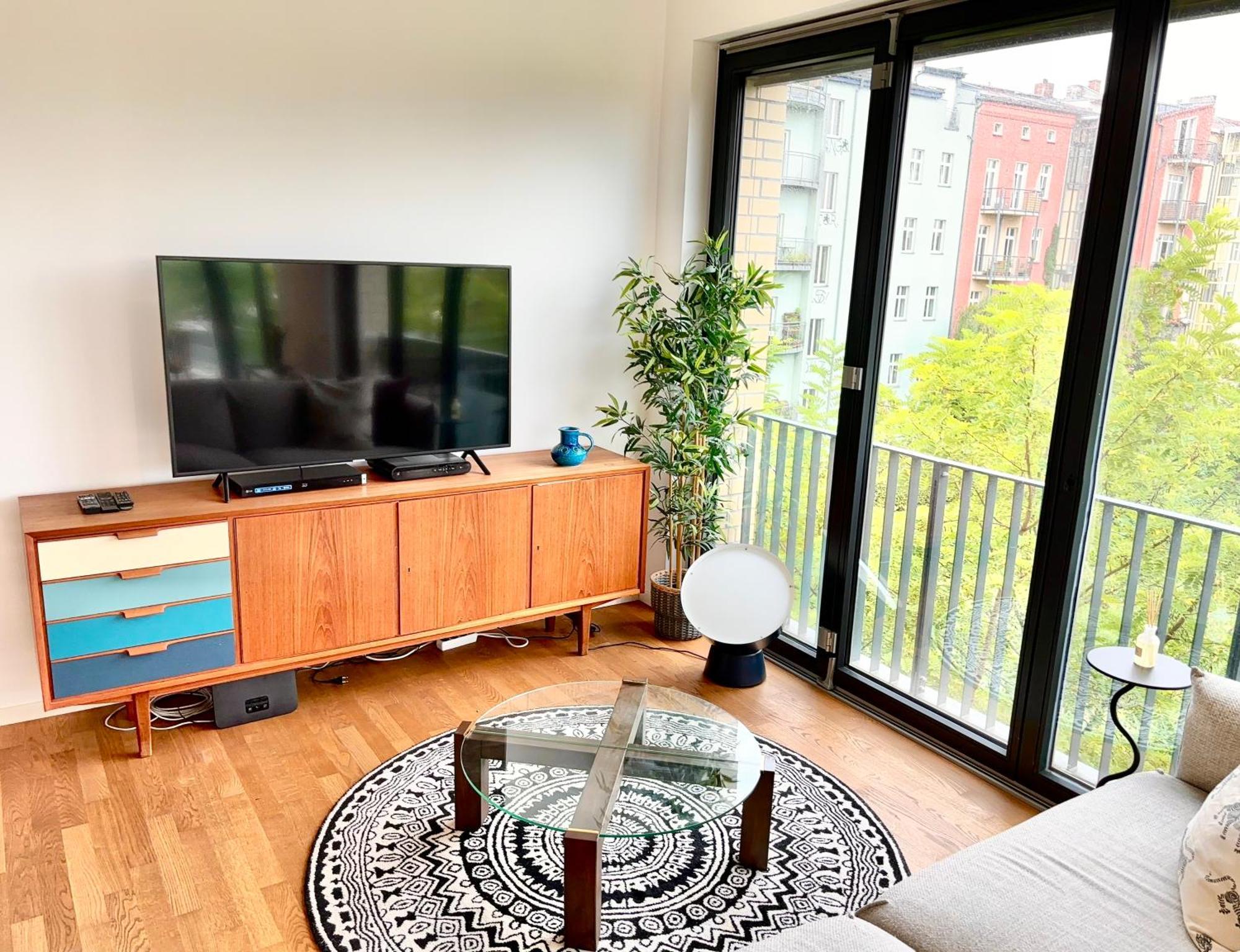 Apartamento 2 Bedroom Mauerpark-apartment, Mitte View Calendar Berlim