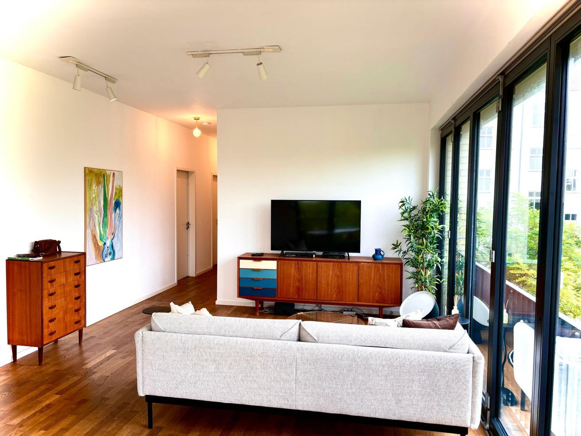 2 Bedroom Mauerpark-apartment, Mitte View Calendar Berlim
