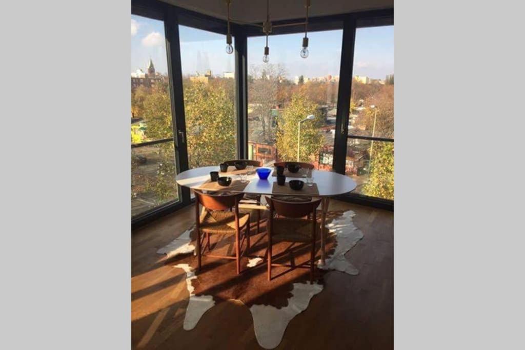 2 Bedroom Mauerpark-apartment, Mitte View Calendar Apartment *