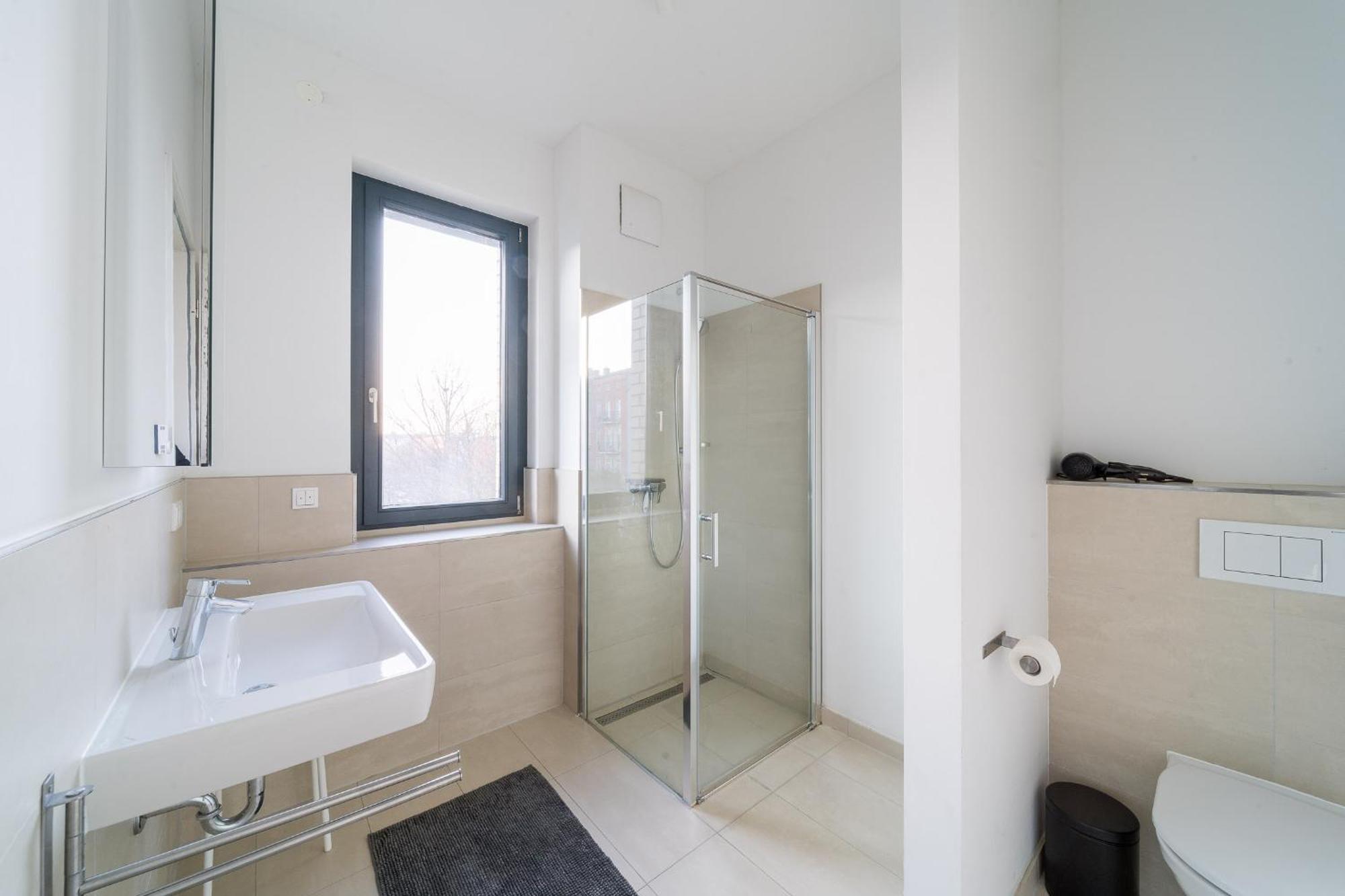2 Bedroom Mauerpark-apartment, Mitte View Calendar Apartment