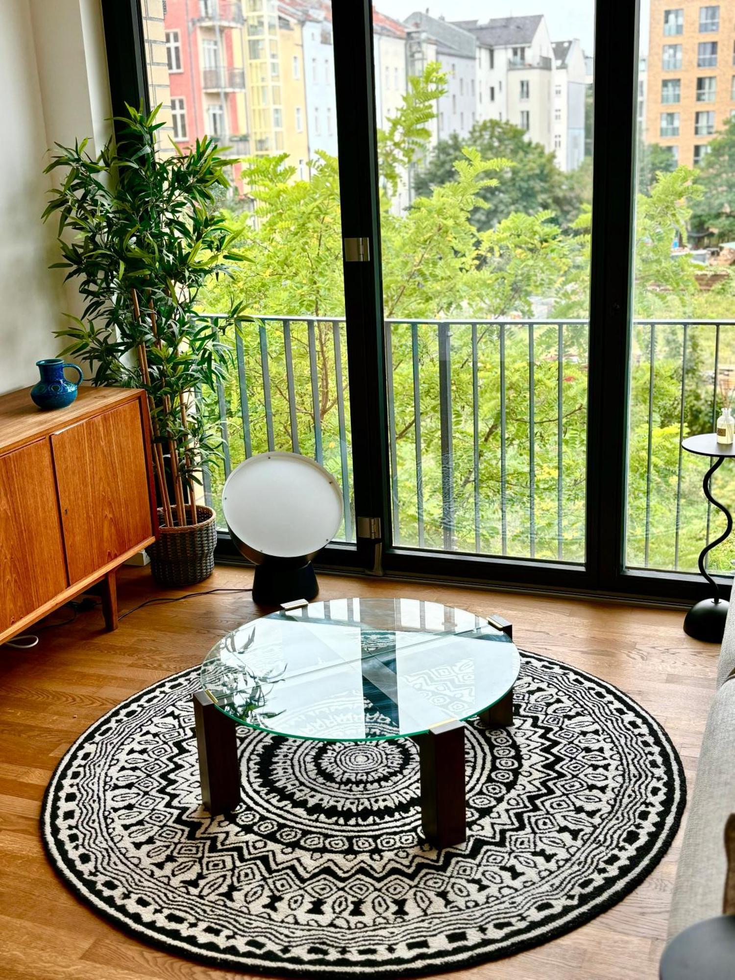 Apartment 2 Bedroom Mauerpark-apartment, Mitte View Calendar